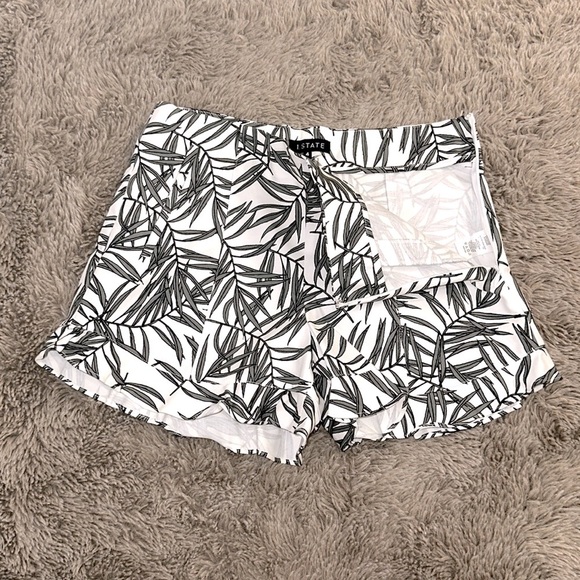 1. State High-Waist Shorts - Picture 8 of 10